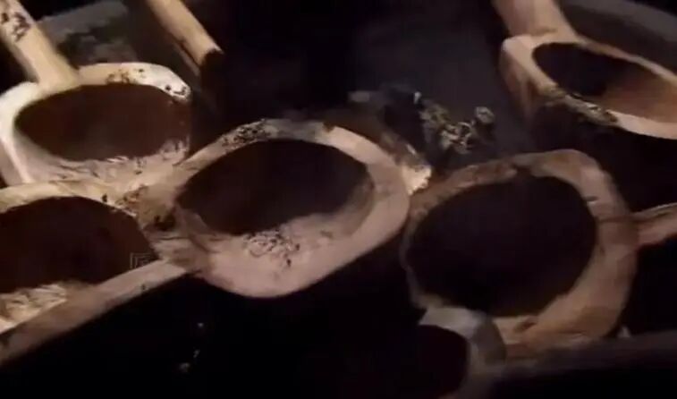 一勺铁水是如何打成铁“花”的? 一勺铁水是如何打成铁“花”的?